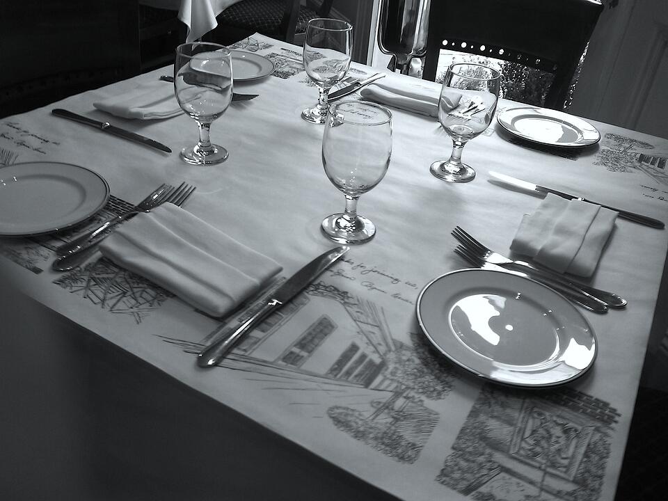 2 Beautiful Examples of Using Butcher Paper for Restaurants
